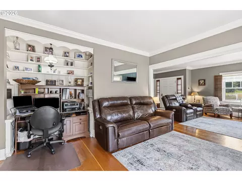 Living - 1631 Glenbrook Loop Rd, Riddle, OR 97469 photo 4 of 5