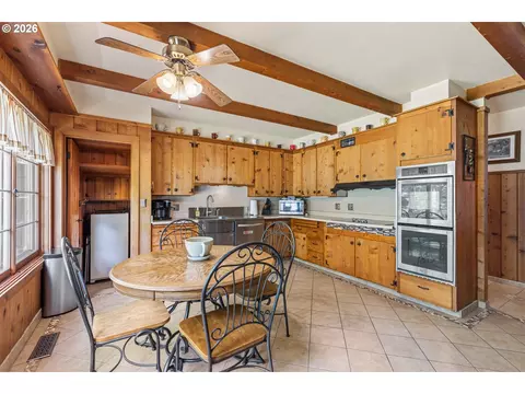 Kitchen - 1631 Glenbrook Loop Rd, Riddle, OR 97469 photo 2 of 4