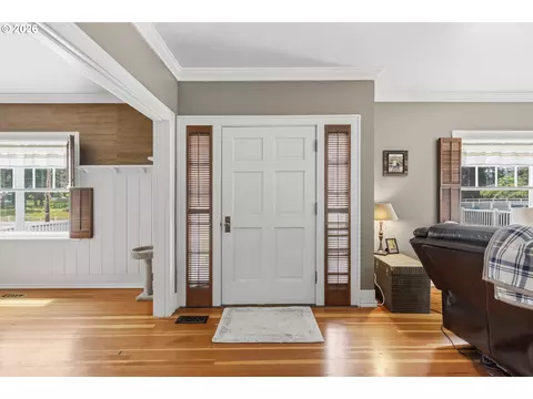 Entry Way - 1631 Glenbrook Loop Rd, Riddle, OR 97469 photo 1 of 2