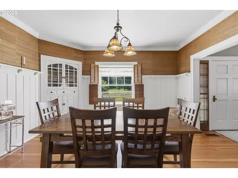 Dining - 1631 Glenbrook Loop Rd, Riddle, OR 97469 photo 1 of 4