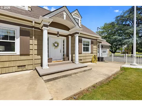 Exterior - 1631 Glenbrook Loop Rd, Riddle, OR 97469 photo 2 of 13