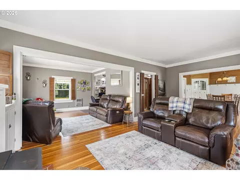 Living - 1631 Glenbrook Loop Rd, Riddle, OR 97469 photo 3 of 5