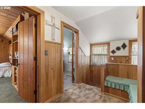Entry Way - 1631 Glenbrook Loop Rd, Riddle, OR 97469 photo 2 of 2
