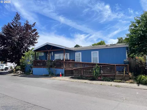 1500 S Sandoz Rd #28, Newberg, OR 97132