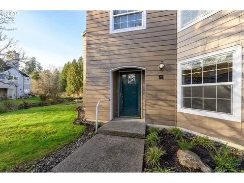 8635 SW Curry Dr #B, Wilsonville, OR 97070