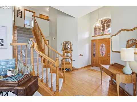 Entry Way - 705 S 68th Pl, Springfield, OR 97478 photo 3 of 5