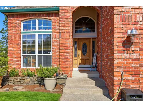 Entry Way - 705 S 68th Pl, Springfield, OR 97478 photo 1 of 5