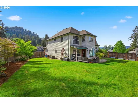 Exterior - 705 S 68th Pl, Springfield, OR 97478 photo 7 of 8