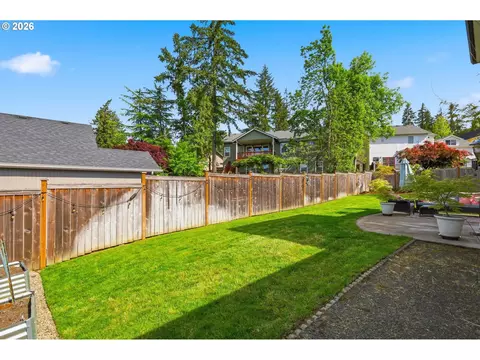Exterior - 705 S 68th Pl, Springfield, OR 97478 photo 4 of 8