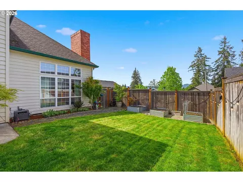 Exterior - 705 S 68th Pl, Springfield, OR 97478 photo 2 of 8