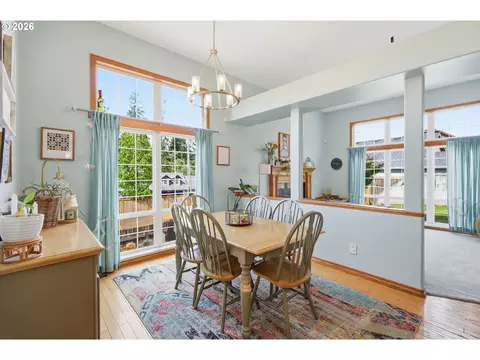 Dining - 705 S 68th Pl, Springfield, OR 97478 photo 2 of 3
