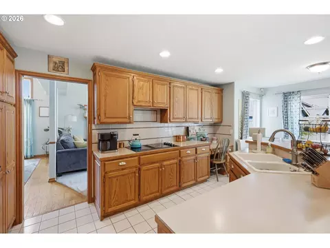 Kitchen - 705 S 68th Pl, Springfield, OR 97478 photo 7 of 7