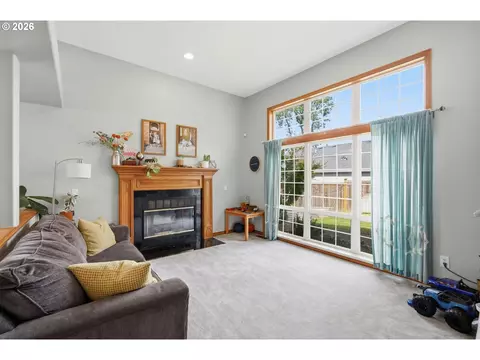 Living - 705 S 68th Pl, Springfield, OR 97478 photo 1 of 6