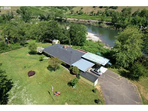 180 Ruckles Dr, Myrtle Creek, OR 97457
