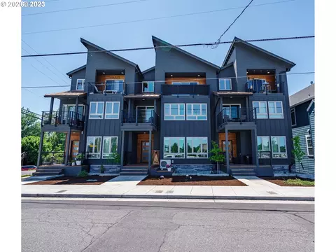 302 N Bridgeton Rd #A, Portland, OR 97217