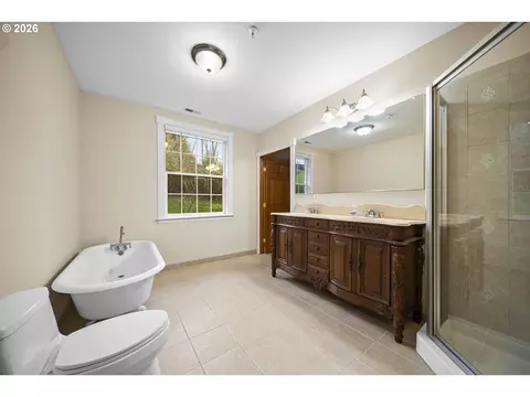 Bath - 1407 SW Walters Dr, Gresham, OR 97080 photo 7 of 9