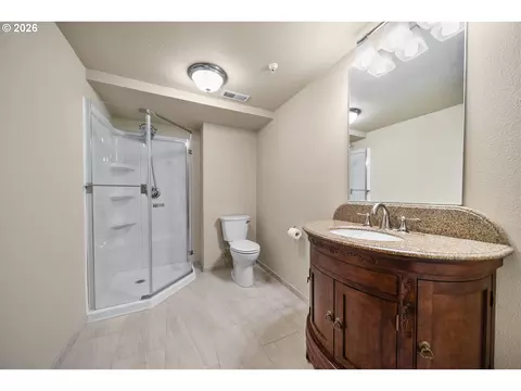 Bath - 1407 SW Walters Dr, Gresham, OR 97080 photo 9 of 9