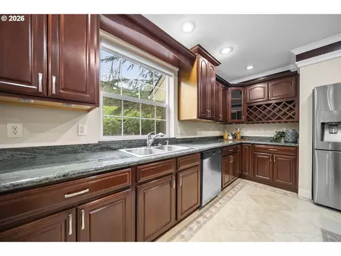 Kitchen - 1407 SW Walters Dr, Gresham, OR 97080 photo 2 of 5