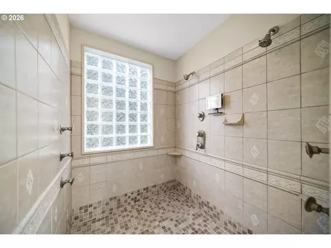 Bath - 1407 SW Walters Dr, Gresham, OR 97080 photo 5 of 9
