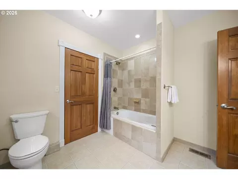 Bath - 1407 SW Walters Dr, Gresham, OR 97080 photo 2 of 9