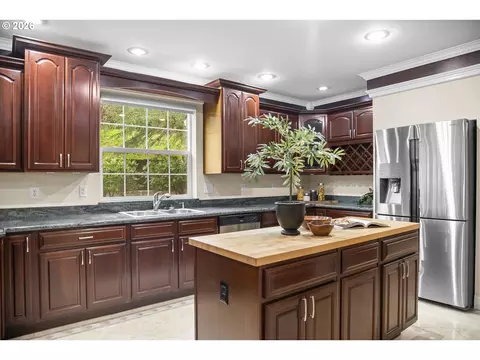 Kitchen - 1407 SW Walters Dr, Gresham, OR 97080 photo 1 of 5