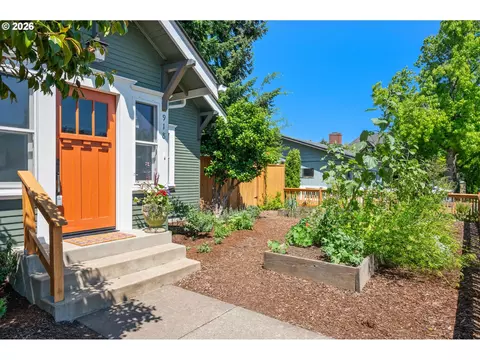 Other - 918 C St, Springfield, OR 97477 photo 3 of 10