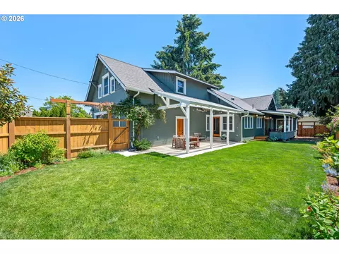 Exterior - 918 C St, Springfield, OR 97477 photo 6 of 11