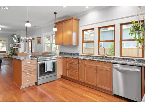 Kitchen - 918 C St, Springfield, OR 97477 photo 3 of 4