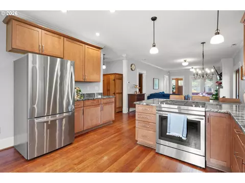 Kitchen - 918 C St, Springfield, OR 97477 photo 4 of 4