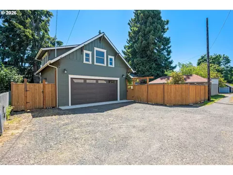 Exterior - 918 C St, Springfield, OR 97477 photo 11 of 11