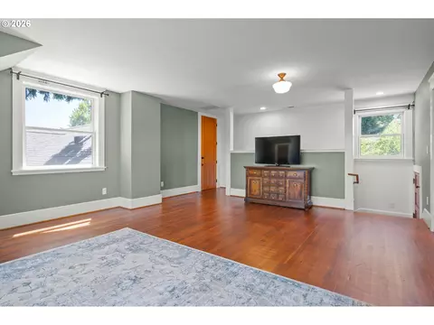 Living - 918 C St, Springfield, OR 97477 photo 6 of 6