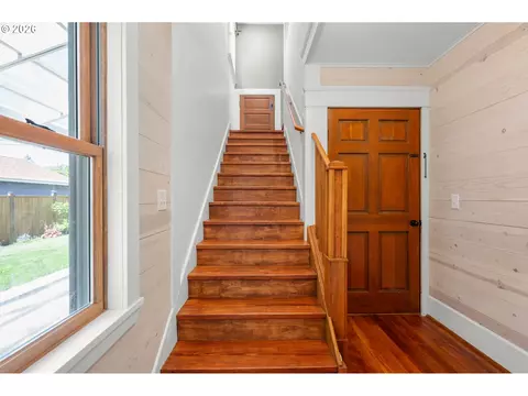 Entry Way - 918 C St, Springfield, OR 97477 photo 3 of 3
