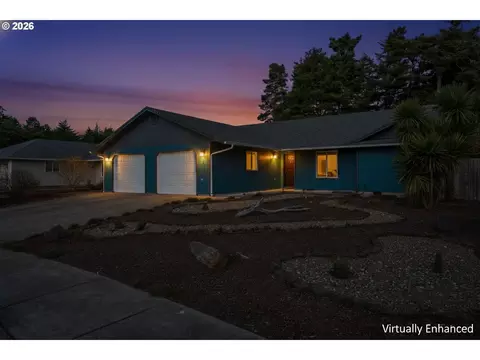 2 Park Village Dr, Florence, OR 97439