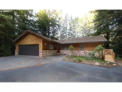 1107 Winchuck River Rd, Brookings, OR 97415