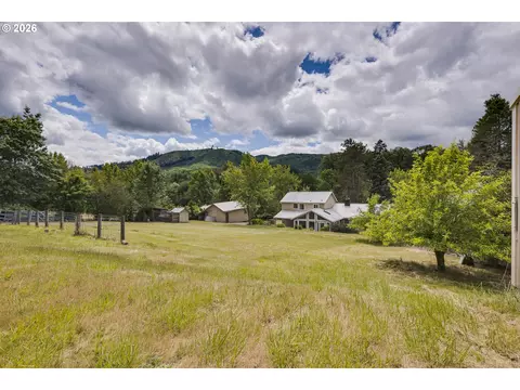 5060 NW Gales Creek Rd, Forest Grove, OR 97116