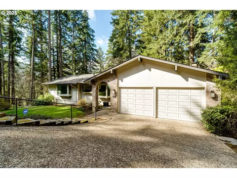 2575 Chaucer Ct, Eugene, OR 97405
