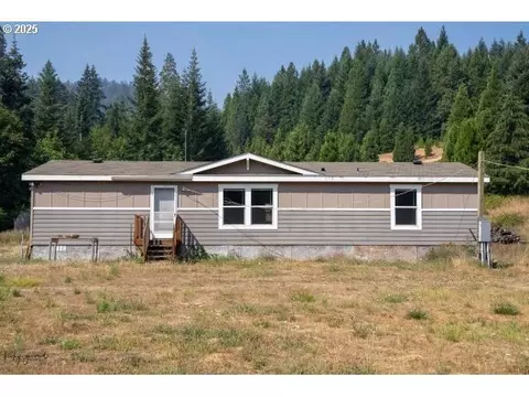 911 Tunnel Rd, Glendale, OR 97442