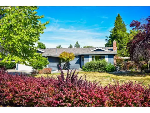 2833 Rosemont Ave, Medford, OR 97504