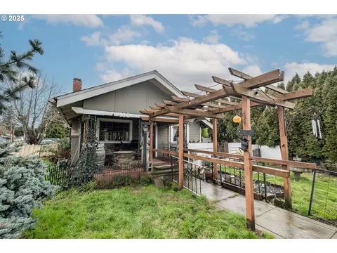 410 W B St, Lebanon, OR 97355