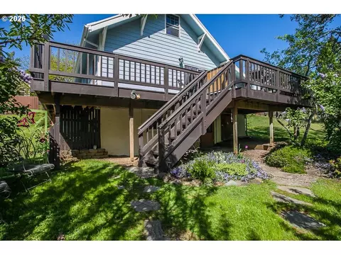 51 Columbia Ave, Underwood, WA 98651