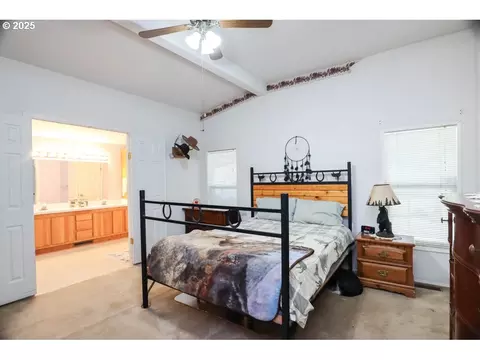 Bedroom - 32290 Rice Rd, Unity, OR 97884 photo 2 of 2