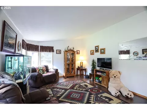 Living - 32290 Rice Rd, Unity, OR 97884 photo 2 of 3