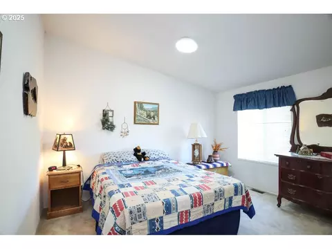 Bedroom - 32290 Rice Rd, Unity, OR 97884 photo 1 of 2