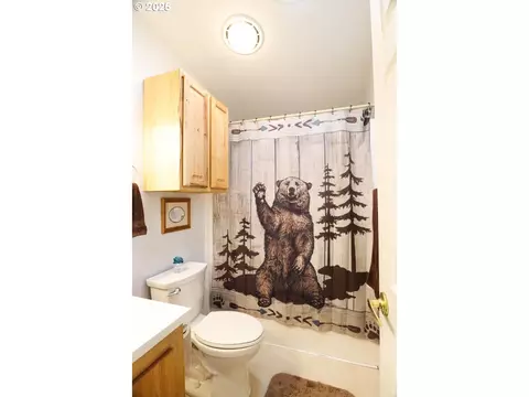 Bath - 32290 Rice Rd, Unity, OR 97884 photo 1 of 2