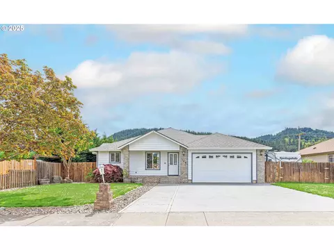 144 Clear Lake St, Oakland, OR 97462