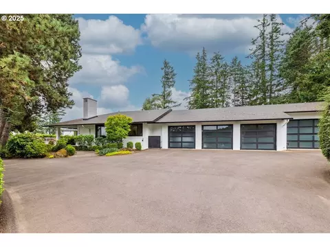 2070 Ridge Pointe Dr, Lake Oswego, OR 97034