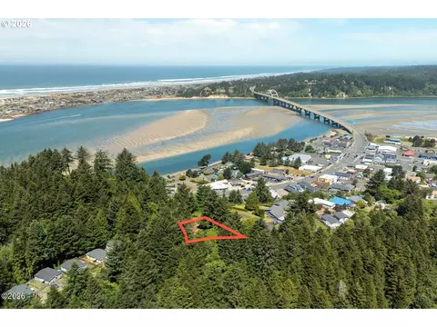 602 Southwest Pacific View Court, Waldport, OR 97394