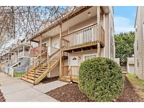 13033 NE Prescott Dr, Portland, OR 97230