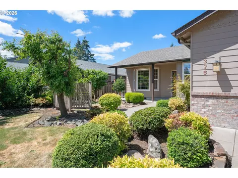 Exterior - 1376 Andersen Ln, Eugene, OR 97404 photo 3 of 10