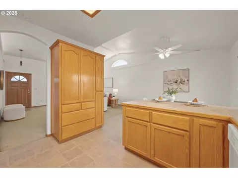 Kitchen - 1376 Andersen Ln, Eugene, OR 97404 photo 7 of 7